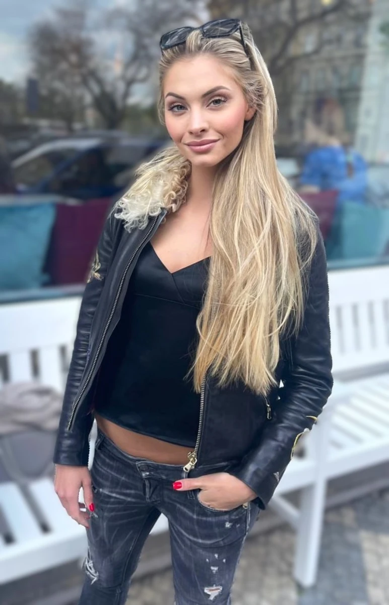 Camille escort in Monaco