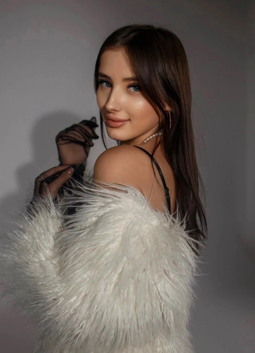 Darina escort in Monaco