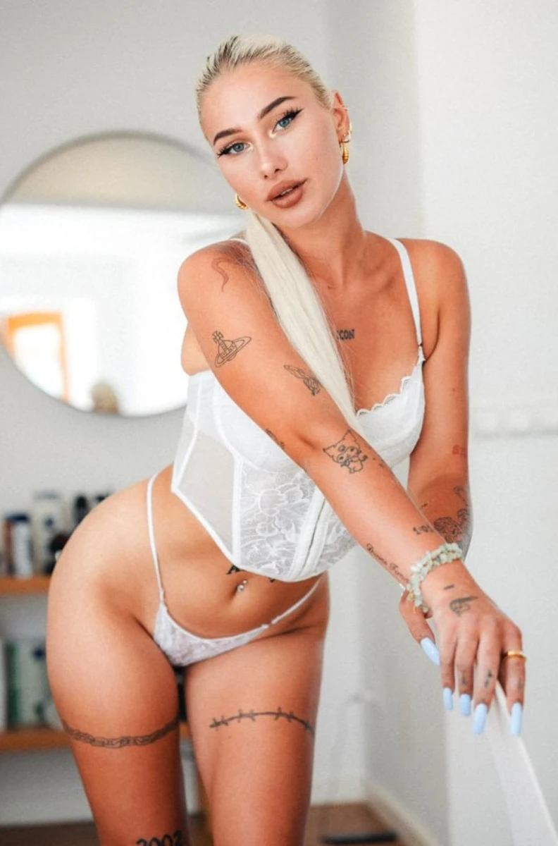 Elina escort in Monaco