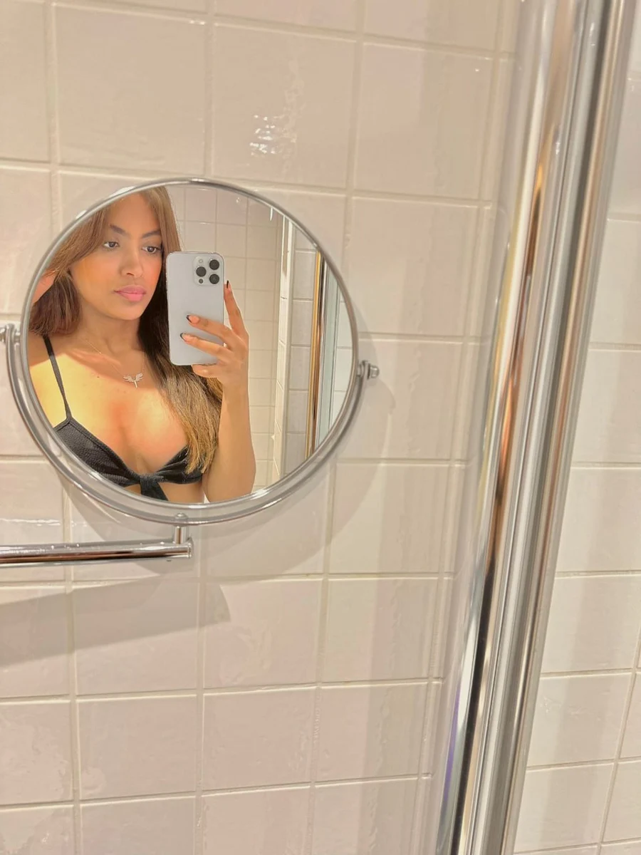 Julia escort in Monaco