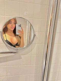 Julia escort in Monaco