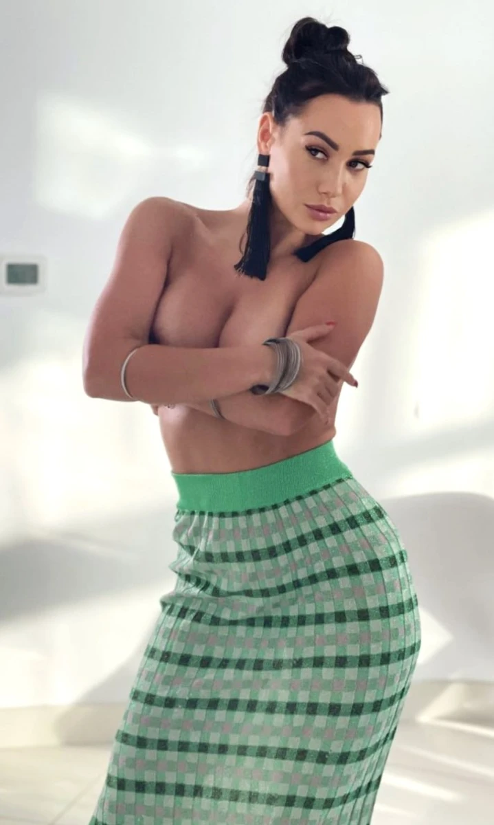 Lara escort in Monaco