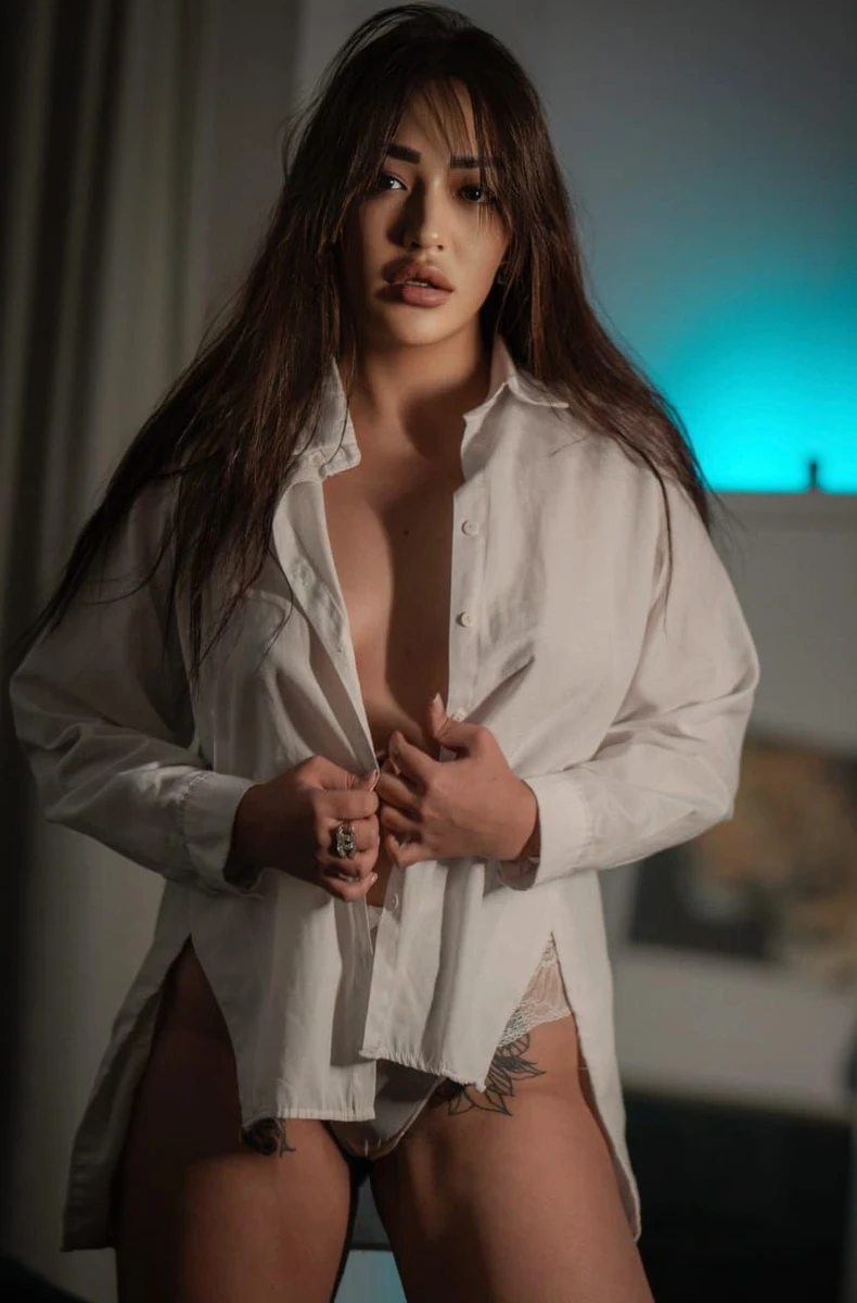 Nely escort in Monaco
