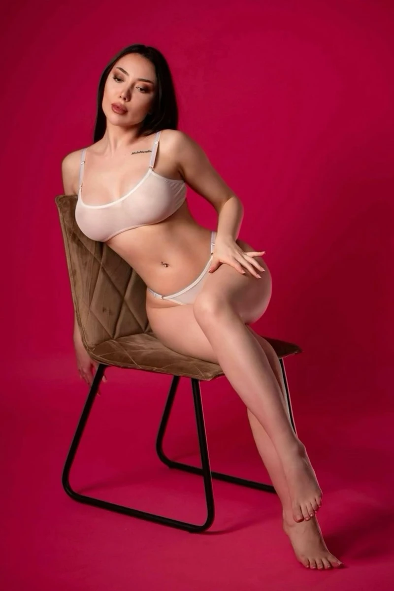 Violetta escort in Monaco